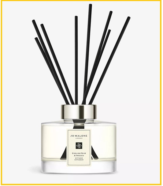JO MALONE LONDON 祖馬龍英國梨與小蒼蘭滿室幽香藤枝擴香香薰組 ENGLISH PEAR & FREESIA SCENT SURROUND DIFFUSER 165ML